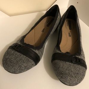 Clark’s black and grey knit shoes